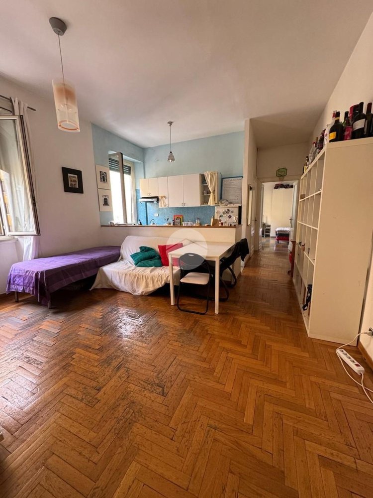 3 rooms Apartment in Rome, Italy No. 48583