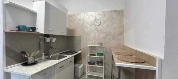 2-salle Appartement à Naples, Italy No. 28333 7