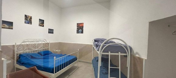 2-salle Appartement à Naples, Italy No. 28333 6