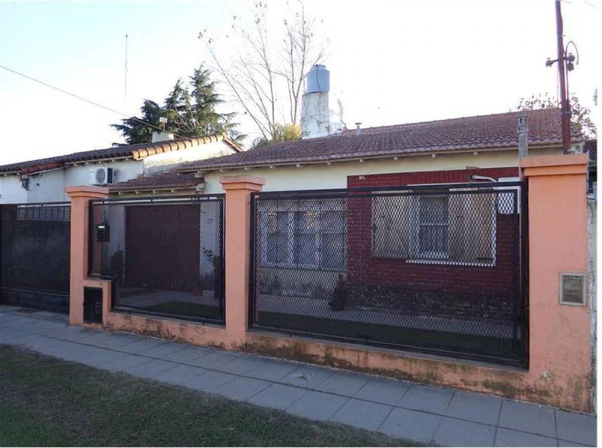 2 bedrooms House in Almirante Brown, Argentina No. 84233