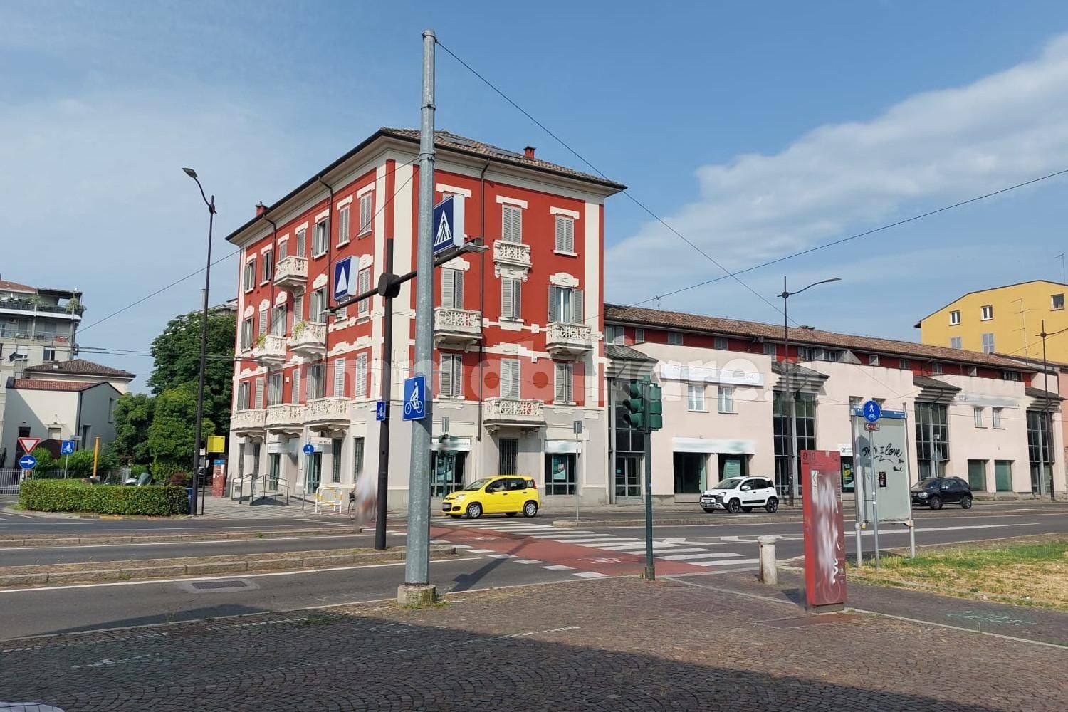 384m² Office in Parma, Italy No. 319512