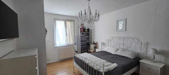 3 rooms Apartment in Livorno, Italy No. 39987 6
