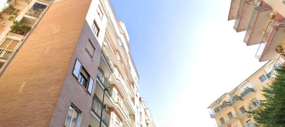 1 room Commercial property in Naples, Italy No. 286992 2