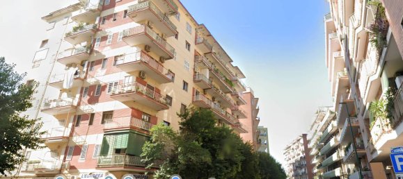 1 room Commercial property in Naples, Italy No. 286992 3