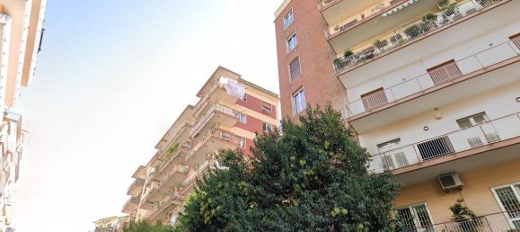1 room Commercial property in Naples, Italy No. 286992 4