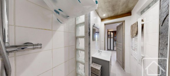 4 bedrooms Townhouse in Lyaud, France No. 302794 8