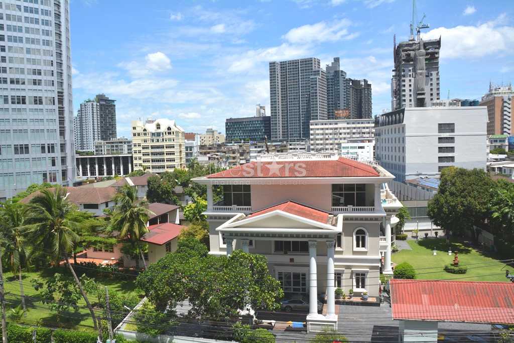 3 bedrooms Condo in Bangkok, Thailand No. 7560