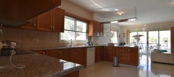 5 bedrooms Villa in Pyrgos, Cyprus No. 19123 8