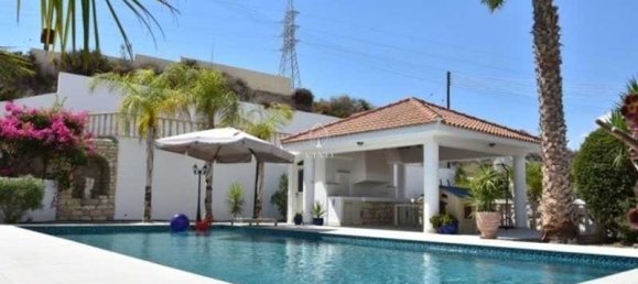 5 bedrooms Villa in Pyrgos, Cyprus No. 19123 2