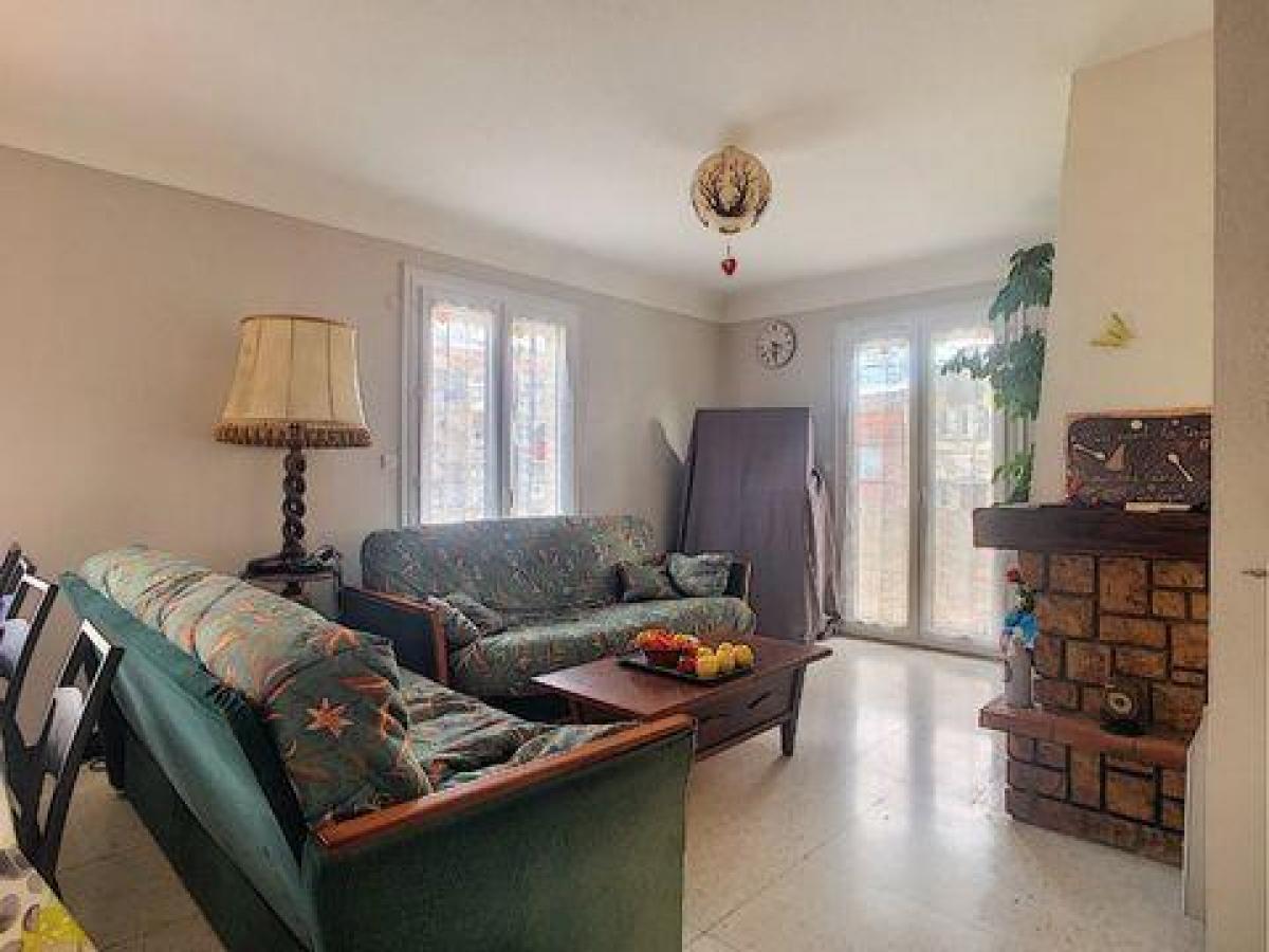 Casa de 3 dormitorios en Perpignan, France No. 24487