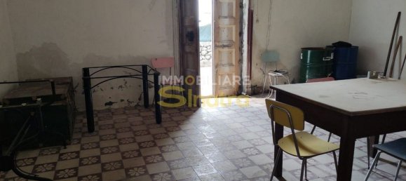 6 rooms House in Belpasso, Italy No. 48515 4