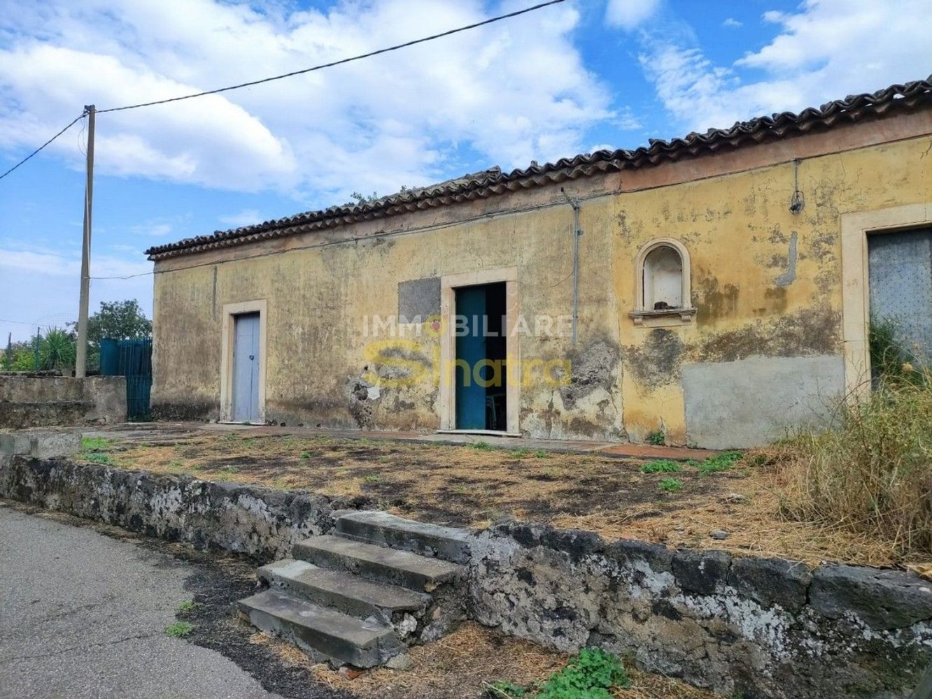 6 rooms House in Belpasso, Italy No. 48515