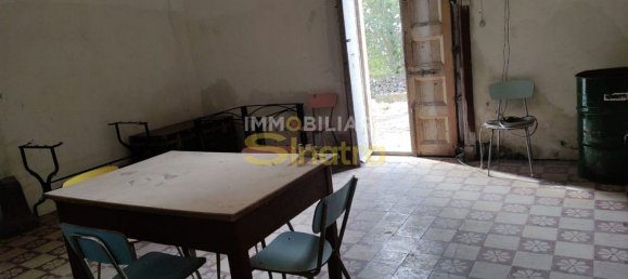 6 rooms House in Belpasso, Italy No. 48515 5