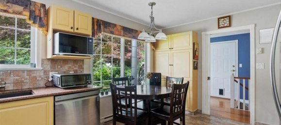 3 bedrooms House in British Columbia, Canada No. 1237 10