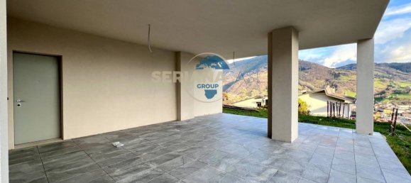 Квартира с 4 комнатами в Гандино, Италия № 182222 2