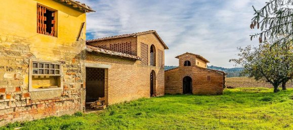 5 bedrooms House in Montaione, Italy No. 574 3