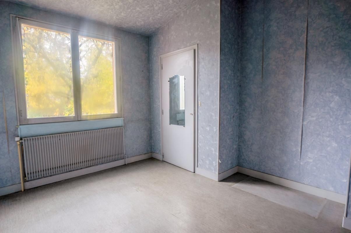 Casa de 5 dormitorios en Antony, France No. 162976