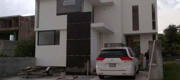 3 bedrooms House in El Marques, Mexico No. 184993 2