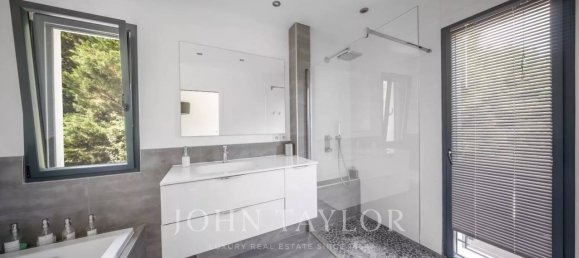 5 bedrooms Villa in Gradignan, France No. 282897 10