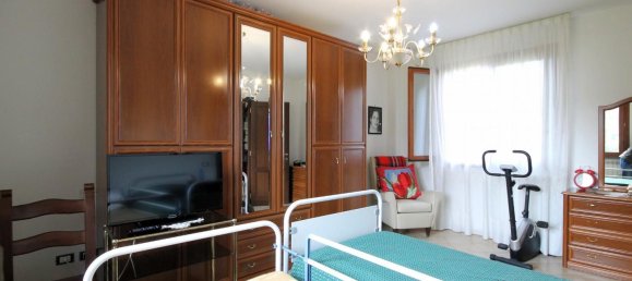 Villa de 2 dormitorios en Lucca, Italy No. 48010 16