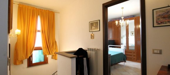 Villa de 2 dormitorios en Lucca, Italy No. 48010 19