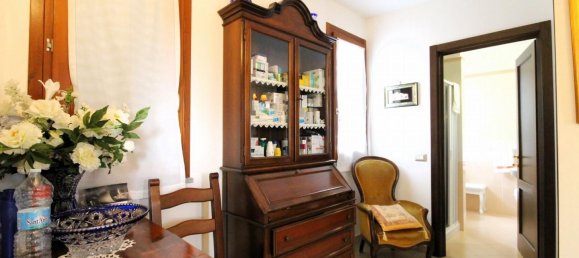 Villa de 2 dormitorios en Lucca, Italy No. 48010 36