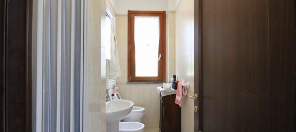 Villa de 2 dormitorios en Lucca, Italy No. 48010 31