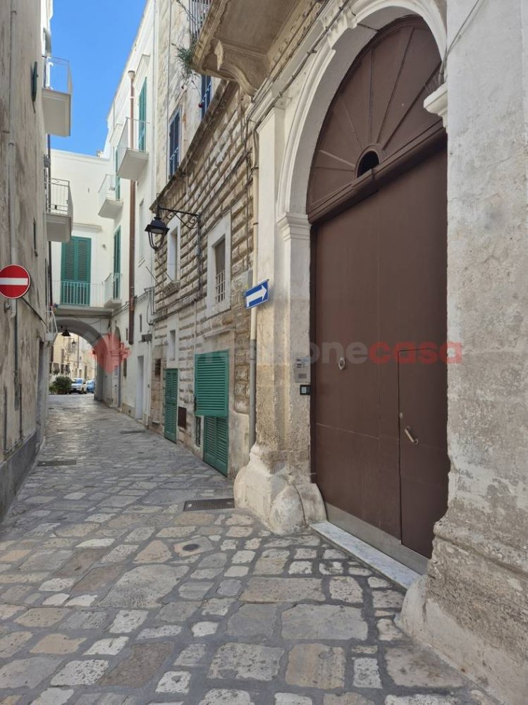 Квартира с 3 комнатами в Монополи, Италия № 148591