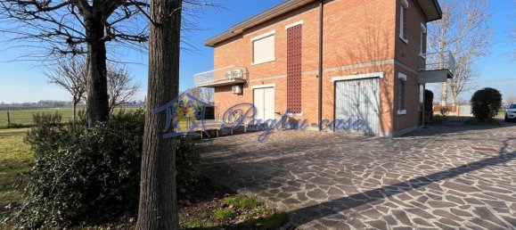 8-salle Maison à Novi di Modena, Italy No. 117353 2