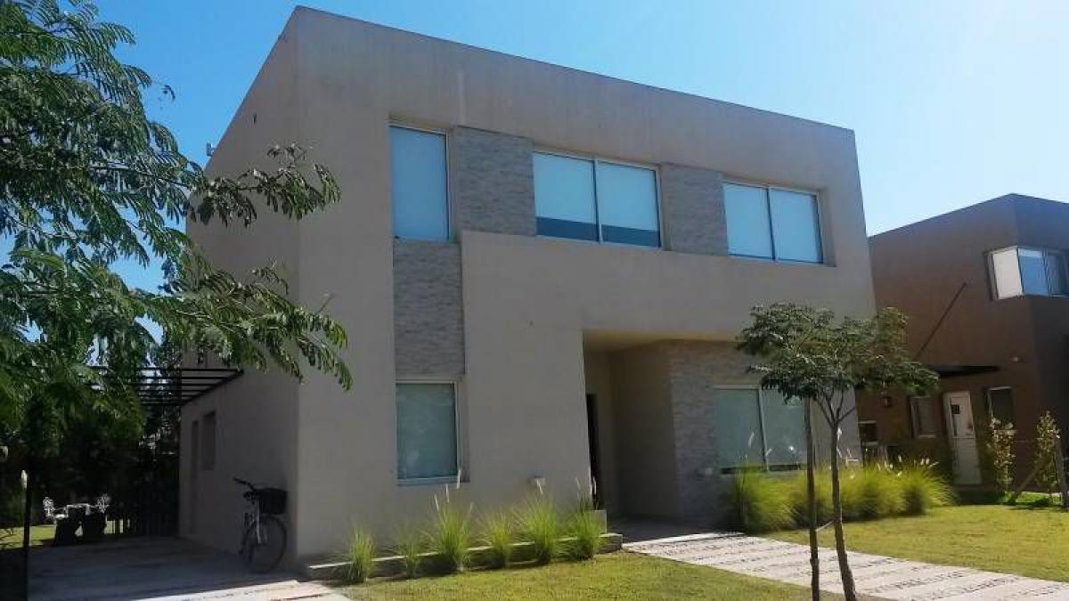 3 bedrooms House in Tigre, Argentina No. 51846