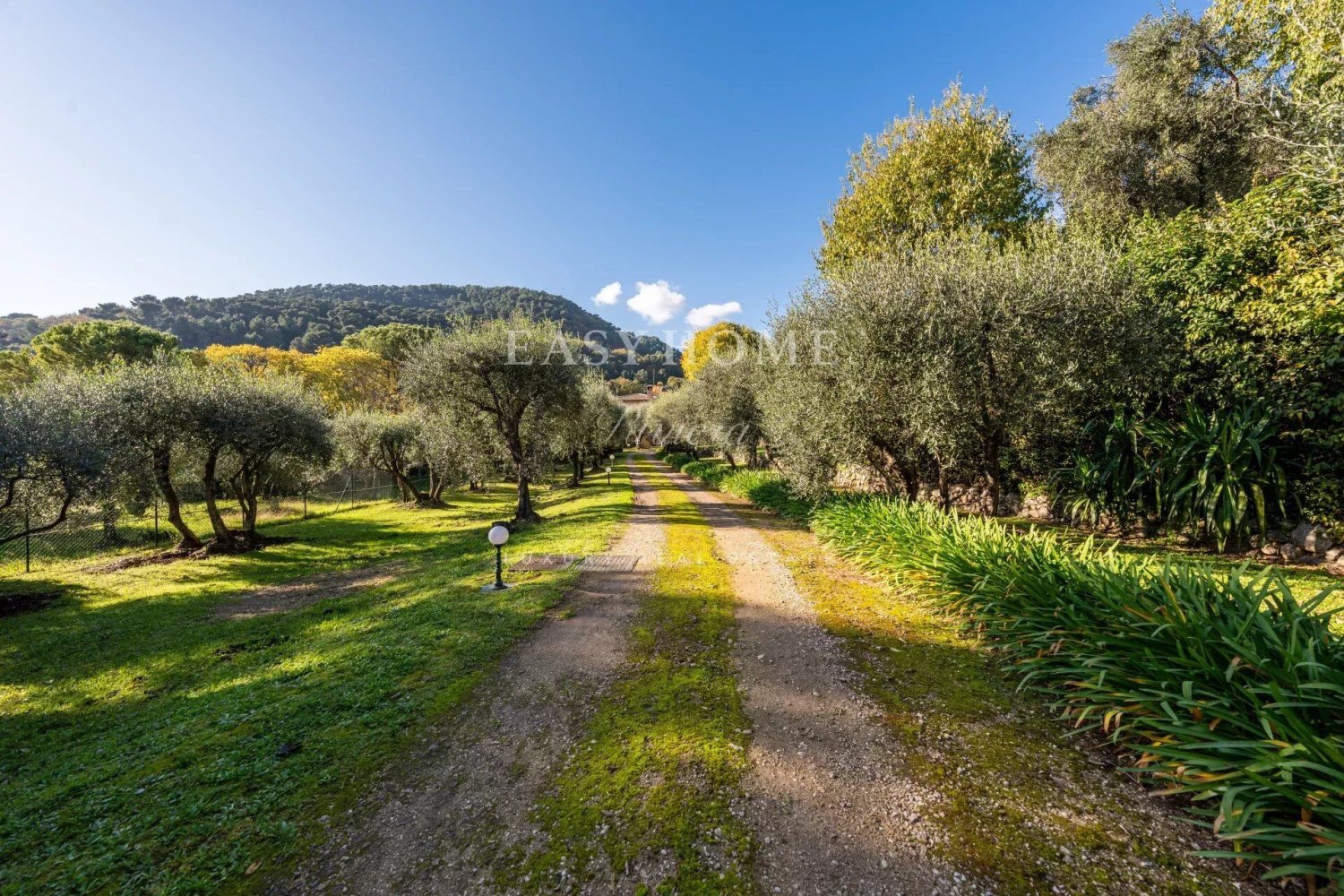 Villa de 3 dormitorios en Mouans-Sartoux, France No. 298827