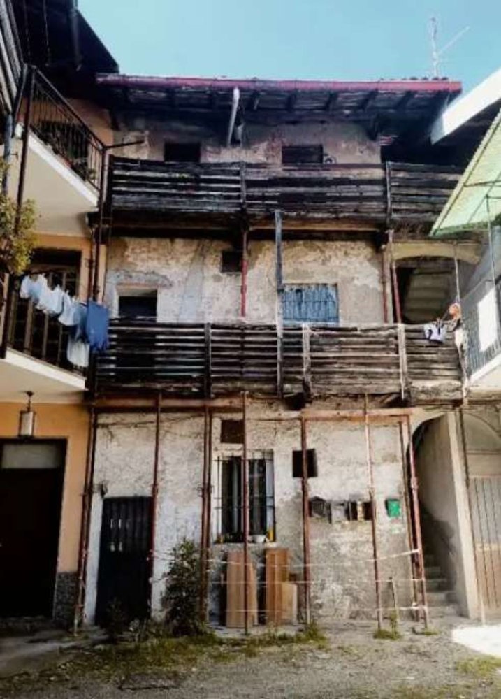 Apartamento de 3 habitaciónes en Busto Garolfo, Italy No. 11790