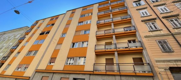 3 rooms Apartment in Trieste, Italy No. 9000 2