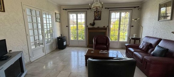 4 bedrooms House in Pringy, France No. 186141 6