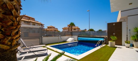 3 bedrooms Villa in Alicante, Spain No. 177106 5