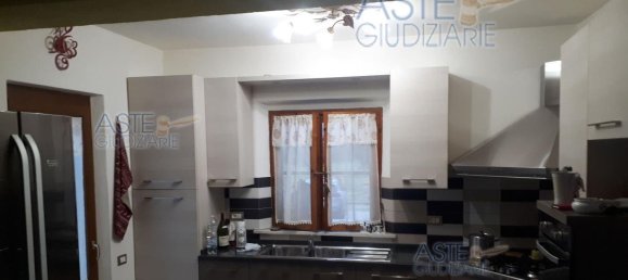 2-salle Appartement à Suvereto, Italy No. 42876 9