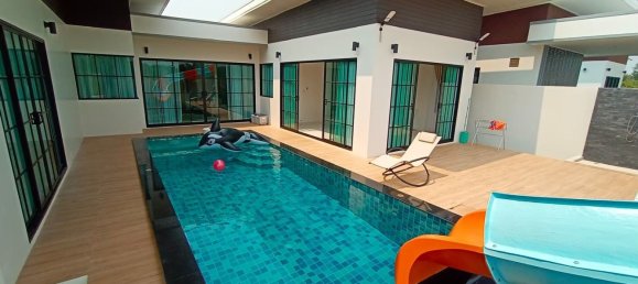 3 Schlafzimmer Villa in Hua Hin, Thailand, Nr. 63457 2