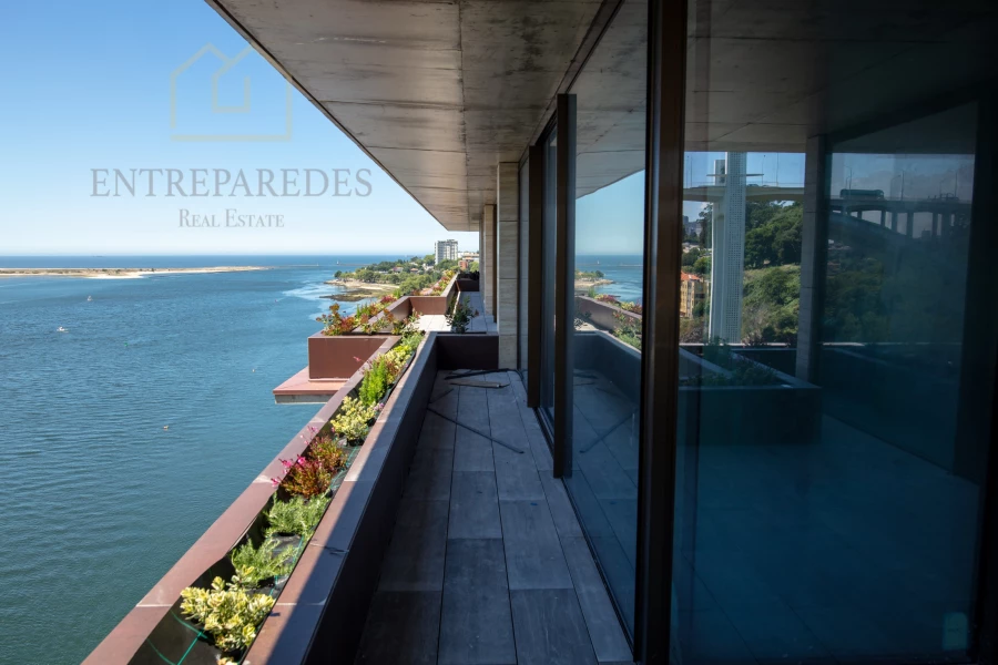 3 bedrooms Apartment in Porto, Portugal No. 107955