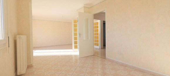 3 chambres Maison à Saint-Estève, France No. 201238 2