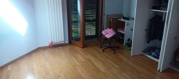 6 bedrooms Apartment in Varano Borghi, Italy No. 283505 16