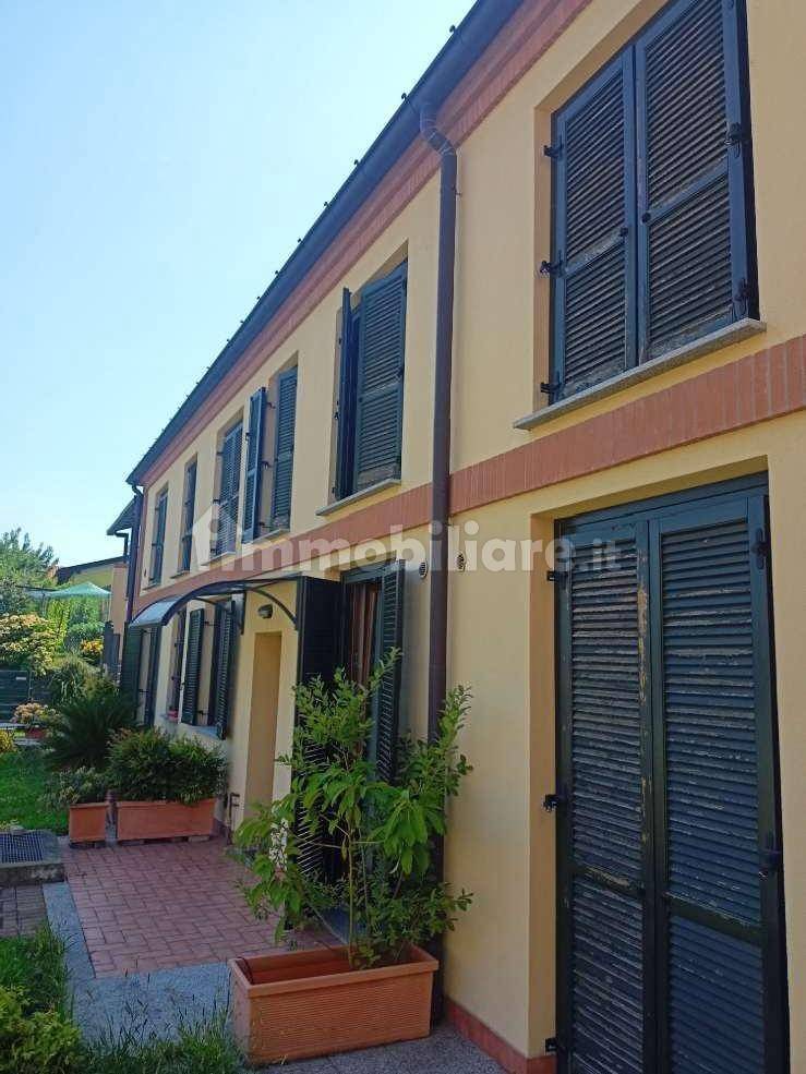 6 bedrooms Apartment in Varano Borghi, Italy No. 283505