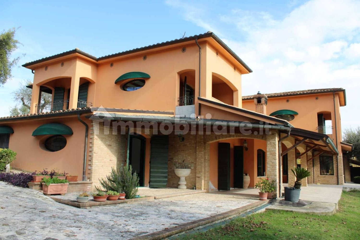 3 bedrooms Villa in Campli, Italy No. 193745
