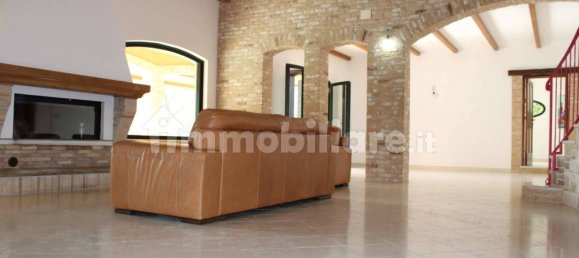 3 bedrooms Villa in Campli, Italy No. 193745 2