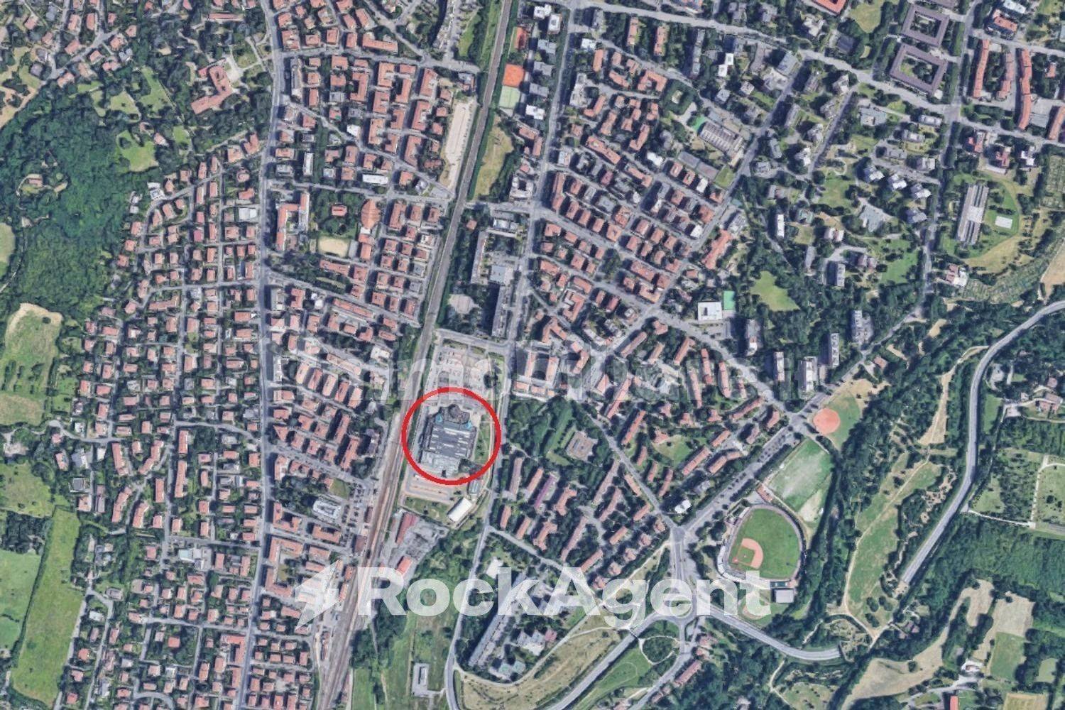 2 rooms Commercial property in Bologna, Italy No. 394490