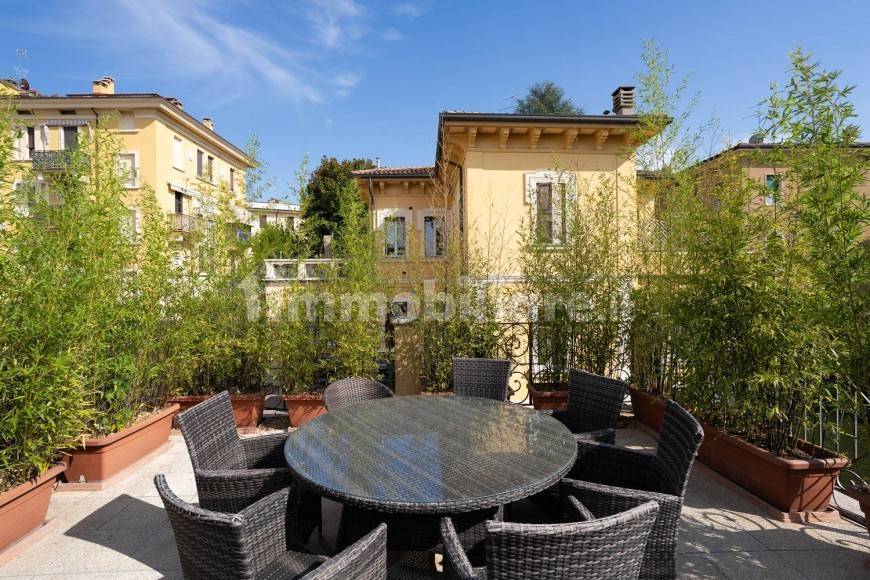 4 bedrooms Apartment in Verona, Italy No. 263099