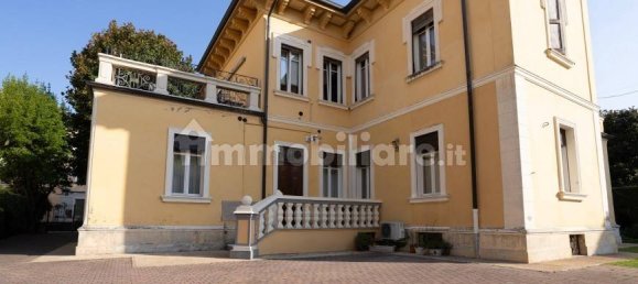 4 bedrooms Apartment in Verona, Italy No. 263099 5