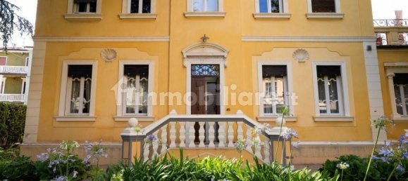 4 bedrooms Apartment in Verona, Italy No. 263099 2