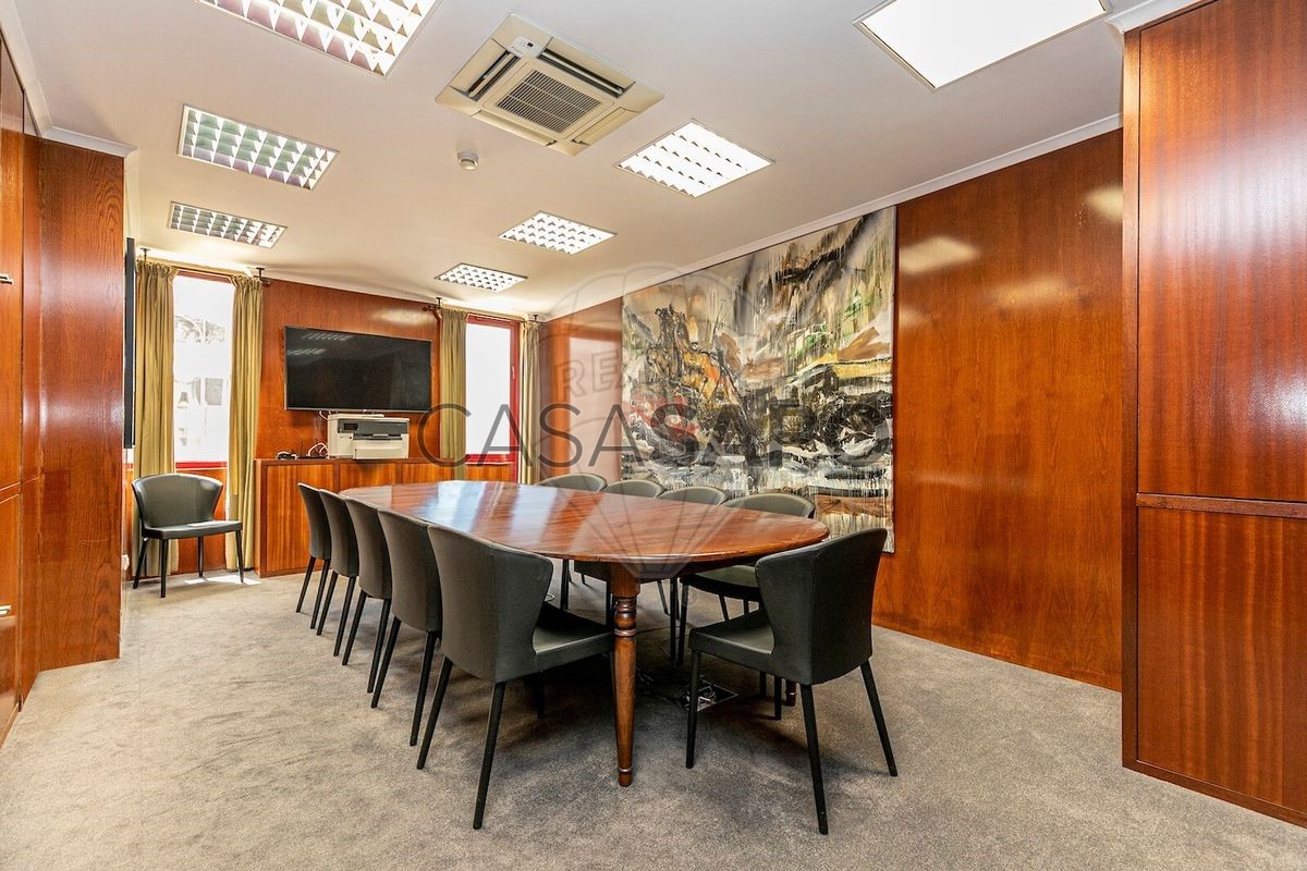 209m² Office in Lisbon, Portugal No. 204931