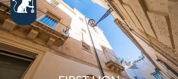 Дом с 14 комнатами в Лечче, Италия № 32374 5