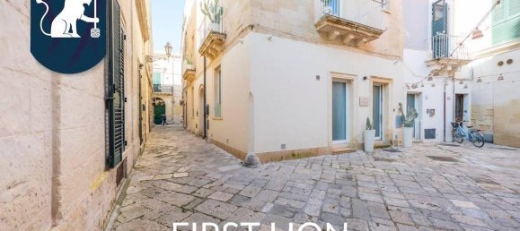 Дом с 14 комнатами в Лечче, Италия № 32374 3